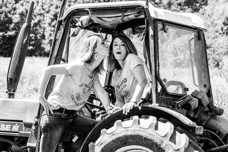 Jeanine & Gisèle sur leur tracteur